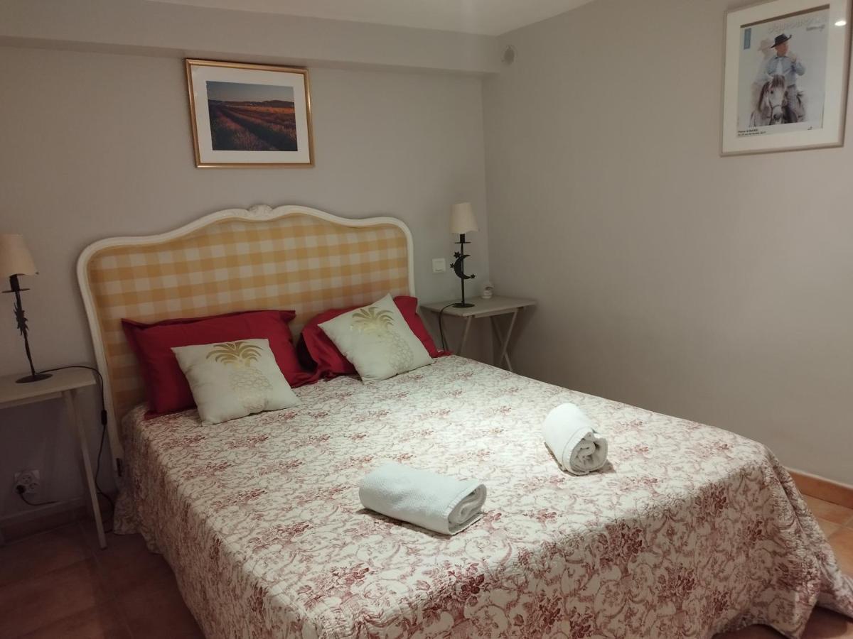 Entre Vignes Et Dentelles Hotell Courthézon Eksteriør bilde
