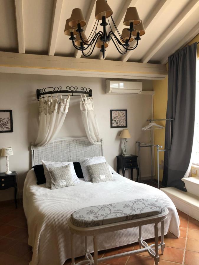Entre Vignes Et Dentelles Hotell Courthézon Eksteriør bilde